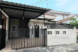 For Sale Rumah 3 Kamar Lokasi Strategis Nyaman dan Strategis di BSD For Sale Rumah 3 Kamar Lokasi Strategis Nyaman dan Strategis di BSD