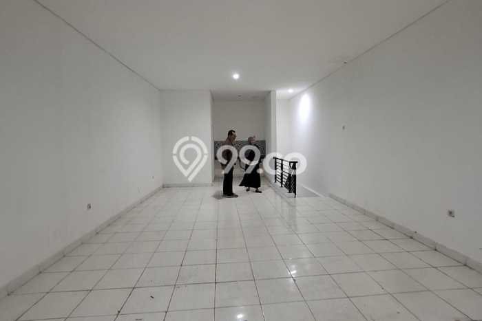 Disewakan Ruko komersial di Ciputat luas bangunan 200m2 Disewakan Ruko komersial di Ciputat luas bangunan 200m2