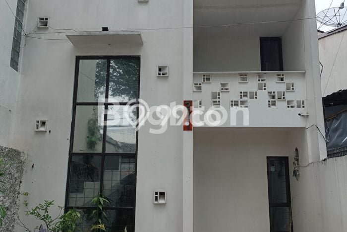 Sewa Rumah Murah di Cihampelas Bandung dengan 7 Kamar Tidur Sewa Rumah Murah di Cihampelas Bandung dengan 7 Kamar Tidur