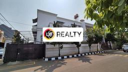 Rumah Lingkungan Asri di Kelapa Gading, Jakarta Utara, Luas 255m² Bangunan 320m² Rumah Lingkungan Asri di Kelapa Gading, Jakarta Utara, Luas 255m² Bangunan 320m²