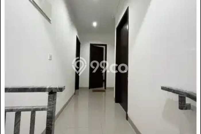 Rumah Elit Modern Tanpa Renovasi di Teluk Naga Tangerang Rumah Elit Modern Tanpa Renovasi di Teluk Naga Tangerang