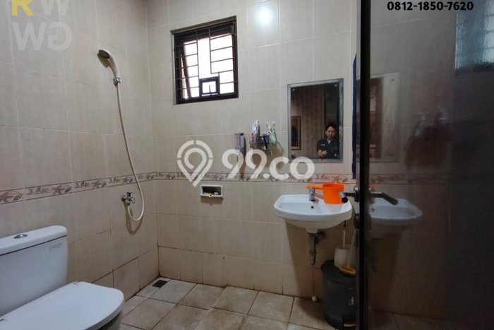 For Sale! Luxury House LT 200m2 Desain Elegan di Grand Wisata For Sale! Luxury House LT 200m2 Desain Elegan di Grand Wisata