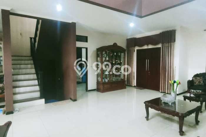 Ready to Use! Premium House LT 256m2 Desain Elegan di Kemang Pratama Ready to Use! Premium House LT 256m2 Desain Elegan di Kemang Pratama