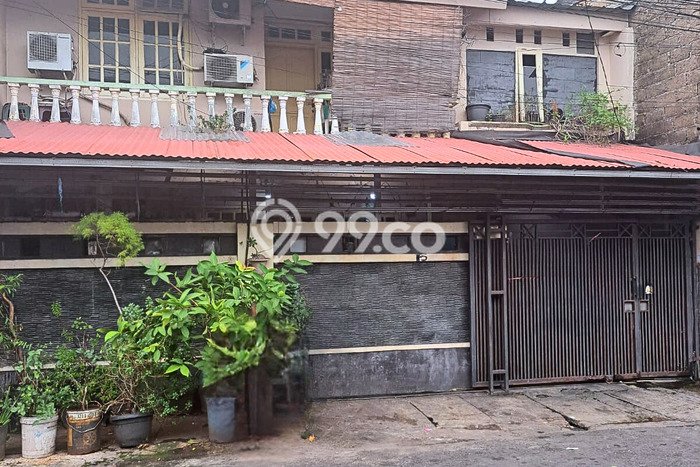 Rumah Luas Asri 3 KT Siap Pakai di Slipi Jakarta Barat Rumah Luas Asri 3 KT Siap Pakai di Slipi Jakarta Barat
