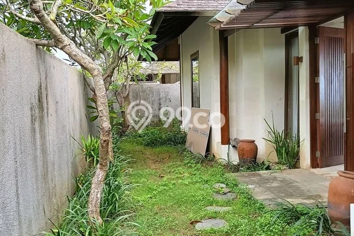 Vila Strategis di , Dimensi 380m2m², Lingkungan Nyaman untuk Anda Vila Strategis di , Dimensi 380m2m², Lingkungan Nyaman untuk Anda
