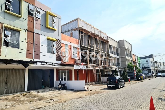 Ruko Dijual Lokasi Emas di Karawang Barat Luas 202m2 Ruko Dijual Lokasi Emas di Karawang Barat Luas 202m2