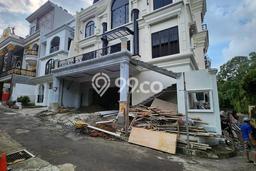 For Sale! Luxury House LT 385m2 Desain Modern di Cipete For Sale! Luxury House LT 385m2 Desain Modern di Cipete
