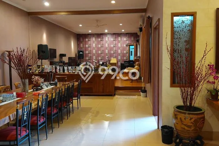 For Sale Hunian Elegan Klasik di Jakarta Timur For Sale Hunian Elegan Klasik di Jakarta Timur