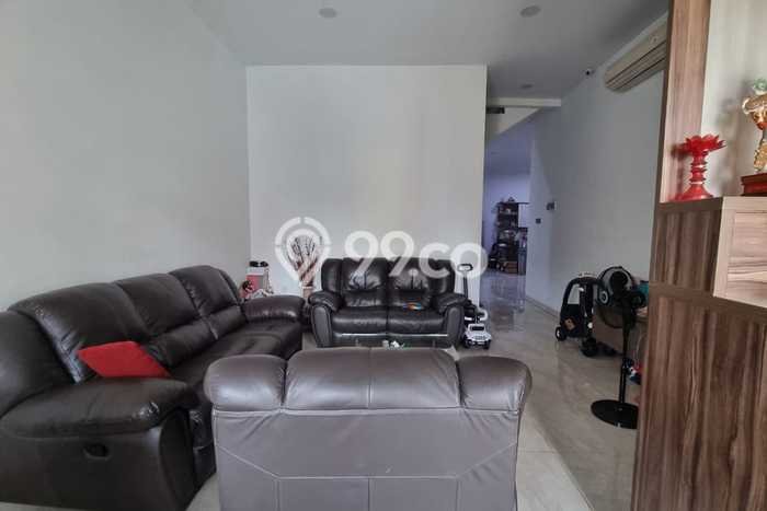 Rumah Luxury Modern Tanpa Renovasi di Taman Surya Jakarta Barat Rumah Luxury Modern Tanpa Renovasi di Taman Surya Jakarta Barat