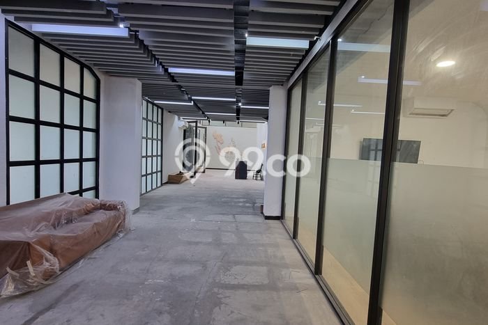 Area Ramai! Gudang Dijual di Karang Tengah untuk Bisnis Luas Bangunan 3000m2 Area Ramai! Gudang Dijual di Karang Tengah untuk Bisnis Luas Bangunan 3000m2
