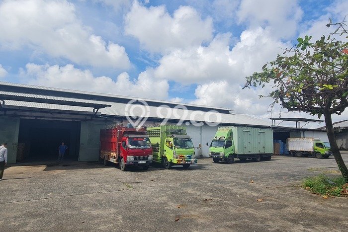 Gudang Disewa di Makassar dengan LB 2262m2 Area Komersial Ramai Gudang Disewa di Makassar dengan LB 2262m2 Area Komersial Ramai