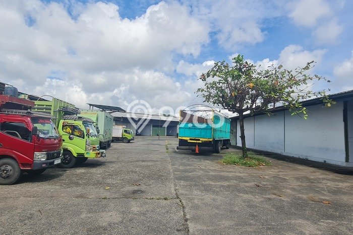 Gudang Disewa di Makassar dengan LB 2262m2 Area Komersial Ramai Gudang Disewa di Makassar dengan LB 2262m2 Area Komersial Ramai