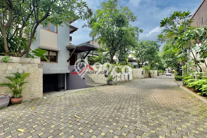Jual Rumah Mewah Megah Dengan View Eksklusif di Kemang, Jakarta Selatan Jual Rumah Mewah Megah Dengan View Eksklusif di Kemang, Jakarta Selatan