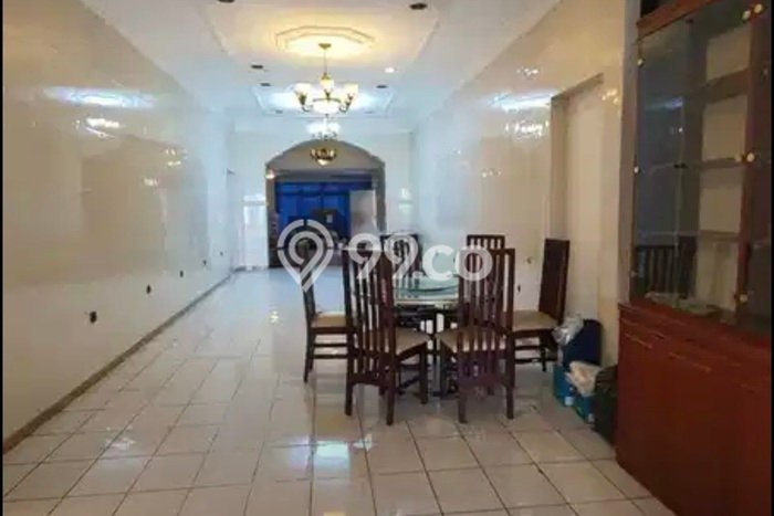 Jarang Ada! Rumah Sewa 5 Kamar Bagus Siap Huni Surabaya Kota Jarang Ada! Rumah Sewa 5 Kamar Bagus Siap Huni Surabaya Kota