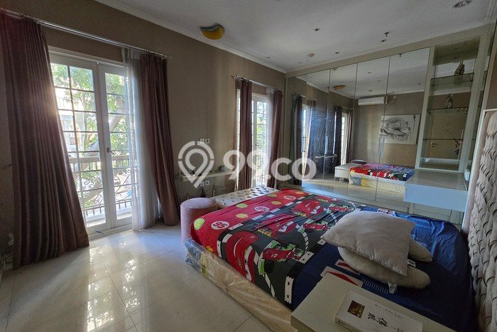 Sewa Apartemen Murah di Pakuwon Indah 3 Bedroom Sewa Apartemen Murah di Pakuwon Indah 3 Bedroom