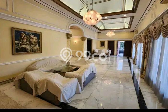Rumah Mewah LB 722m2 Siap Pakai Desain Elegan di Jemursari, Surabaya Rumah Mewah LB 722m2 Siap Pakai Desain Elegan di Jemursari, Surabaya