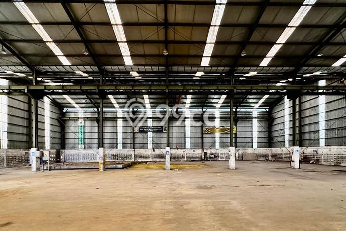 LOKASI STRATEGIS! Gudang di Setu, Luas 1700m², Akses Strategis LOKASI STRATEGIS! Gudang di Setu, Luas 1700m², Akses Strategis