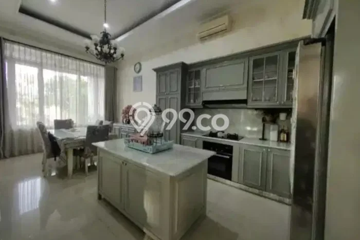 Lokasi terbaik! Rumah siap huni disewakan di Cinere LB 750m2 Lokasi terbaik! Rumah siap huni disewakan di Cinere LB 750m2