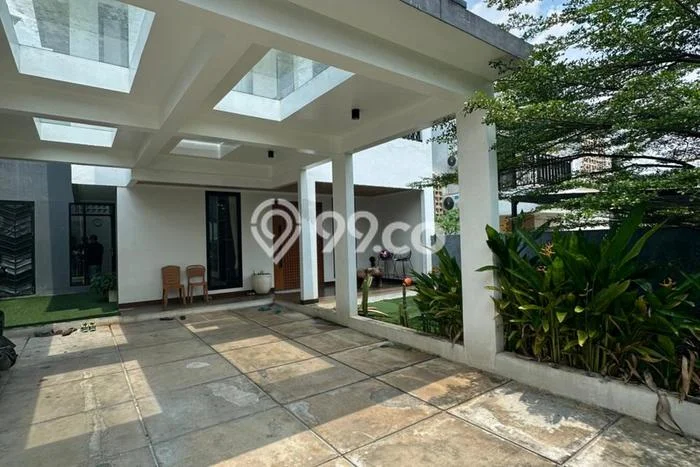 Lokasi terbaik! Rumah siap huni dikontrakkan di Cinere LB 492m2 Lokasi terbaik! Rumah siap huni dikontrakkan di Cinere LB 492m2