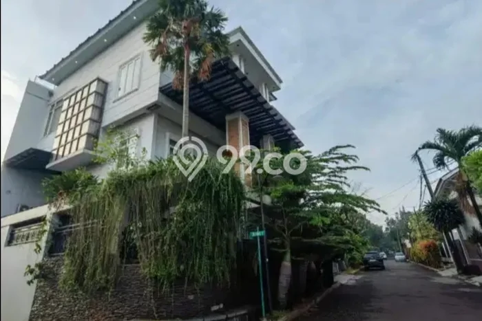 Lokasi terbaik! Rumah siap huni disewakan di Cinere LB 750m2 Lokasi terbaik! Rumah siap huni disewakan di Cinere LB 750m2