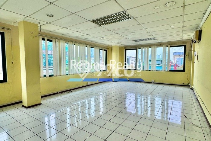 FOR SALE! Ruko di Kebayoran Baru Jakarta Selatan, LT 102m2, LB 500m2 FOR SALE! Ruko di Kebayoran Baru Jakarta Selatan, LT 102m2, LB 500m2