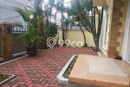 Disewakan! Rumah 4 Kamar Tidur &
4 Kamar Mandi di Cipete, Jakarta Selatan Disewakan! Rumah 4 Kamar Tidur &
4 Kamar Mandi di Cipete, Jakarta Selatan