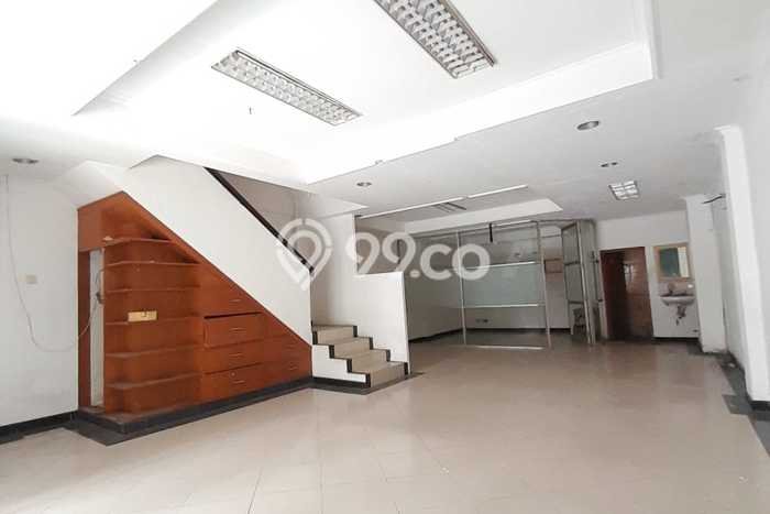 Ruko disewakan lokasi strategis Kebon Jeruk Jakarta Barat 220m2 Ruko disewakan lokasi strategis Kebon Jeruk Jakarta Barat 220m2