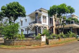 Rumah Mewah LB 250m2 Siap Pakai Desain Elegan di Legenda Wisata, Bogor Rumah Mewah LB 250m2 Siap Pakai Desain Elegan di Legenda Wisata, Bogor