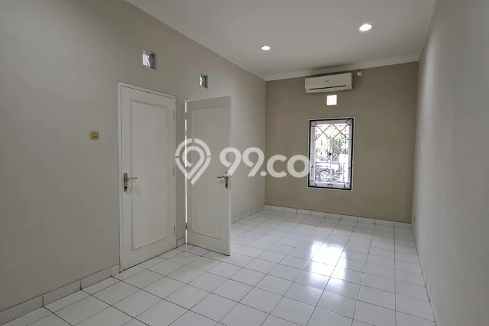 Disewakan! Rumah 3 Kamar Tidur &
1 Kamar Mandi di BSD Kencana Loka, Tangerang Disewakan! Rumah 3 Kamar Tidur &
1 Kamar Mandi di BSD Kencana Loka, Tangerang