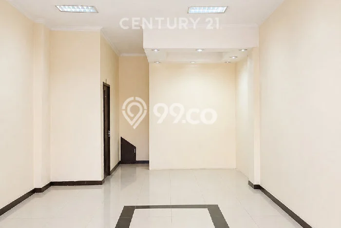 Disewakan Ruko di Kawasan Ramai Cipulir Luas 180m2 Disewakan Ruko di Kawasan Ramai Cipulir Luas 180m2