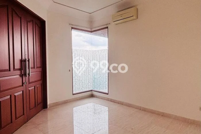 Hunian Ideal dengan LT 410m2 & LB 450m2 Disewakan di Cipete Hunian Ideal dengan LT 410m2 & LB 450m2 Disewakan di Cipete