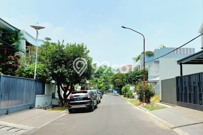 For Sale! Premium House LT 240m2 Desain Elegan di Puri Indah For Sale! Premium House LT 240m2 Desain Elegan di Puri Indah