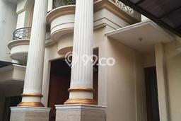 Siap Huni Rumah Mewah 4 Kamar di Kebayoran Baru Dekat ke Mana Pun Siap Huni Rumah Mewah 4 Kamar di Kebayoran Baru Dekat ke Mana Pun
