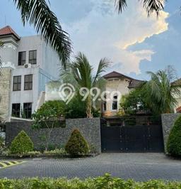 Rumah Luxury Modern Tanpa Renovasi di Graha Surabaya Rumah Luxury Modern Tanpa Renovasi di Graha Surabaya