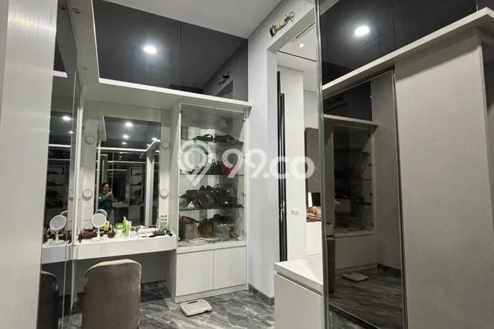 Rumah Elit LB 430m2 Siap Huni Desain Elegan di Citraland, Surabaya Rumah Elit LB 430m2 Siap Huni Desain Elegan di Citraland, Surabaya