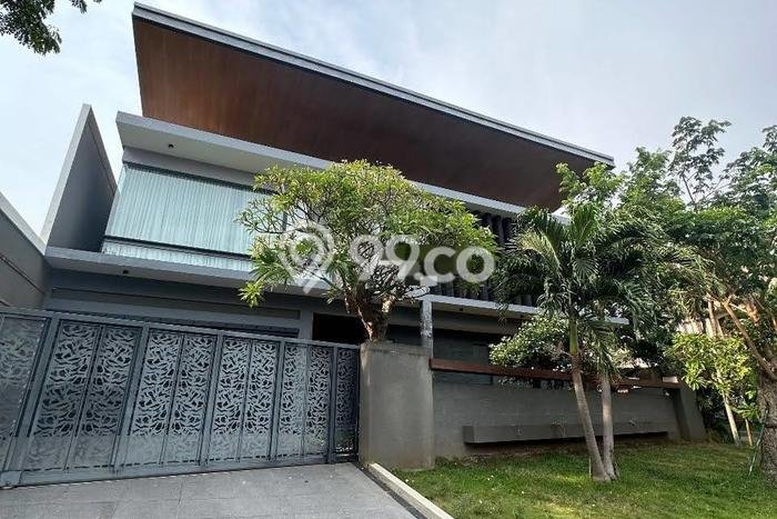 Rumah Luxury Modern Tanpa Renovasi di Pakuwon City Surabaya Rumah Luxury Modern Tanpa Renovasi di Pakuwon City Surabaya