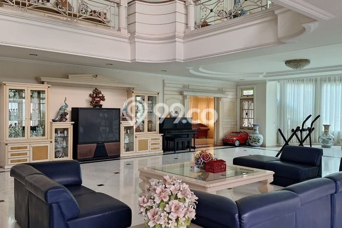 Rumah Mewah LB 1300m2 Siap Pakai Desain Elegan di Mayjen Sungkono, Surabaya Rumah Mewah LB 1300m2 Siap Pakai Desain Elegan di Mayjen Sungkono, Surabaya