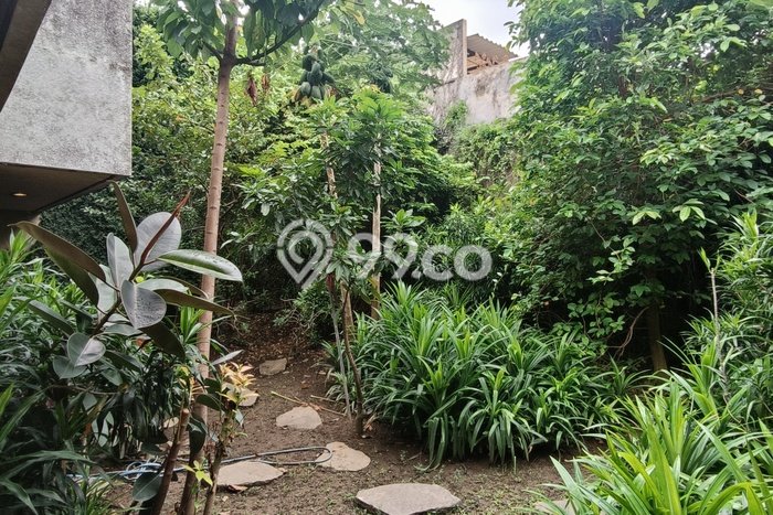 Dijual Rumah Mewah Elegan Dengan View Eksklusif di Manyar, Surabaya Dijual Rumah Mewah Elegan Dengan View Eksklusif di Manyar, Surabaya