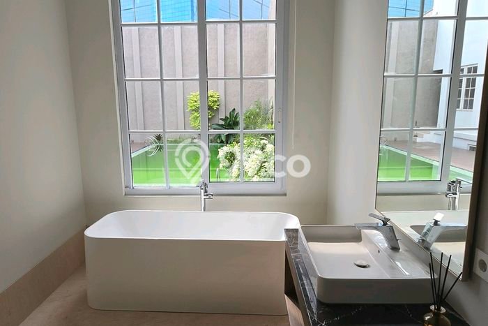 Rumah Elit Modern Tanpa Renovasi di patra kuningan Jakarta Selatan Rumah Elit Modern Tanpa Renovasi di patra kuningan Jakarta Selatan