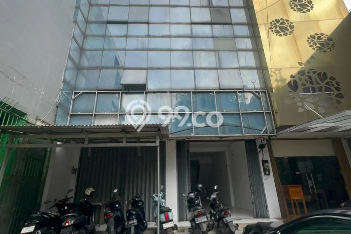 Area Ramai! Ruko Dijual di Kebayoran Lama untuk Bisnis Luas Bangunan 504m2 Area Ramai! Ruko Dijual di Kebayoran Lama untuk Bisnis Luas Bangunan 504m2