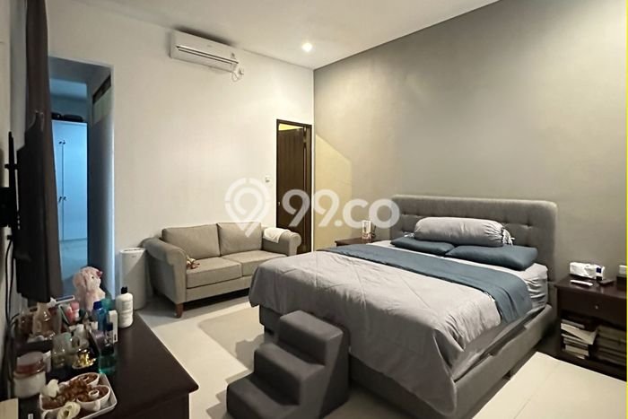 Hunian Mewah LB 250m2 Siap Pakai Desain Elegan di Bintaro, Tangerang Selatan Hunian Mewah LB 250m2 Siap Pakai Desain Elegan di Bintaro, Tangerang Selatan