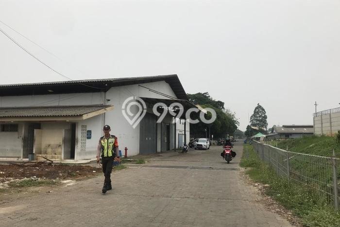 Disewakan Gudang di Kawasan Ramai Cikokol Luas 2600m2 Disewakan Gudang di Kawasan Ramai Cikokol Luas 2600m2