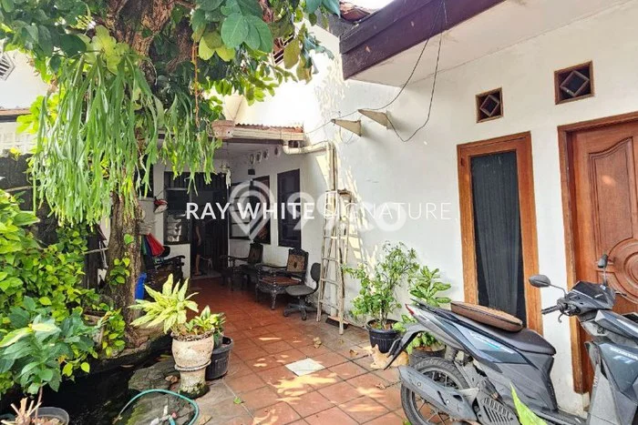 For Sale! Luxury House LT 200m2 Desain Modern di Bendungan Hilir For Sale! Luxury House LT 200m2 Desain Modern di Bendungan Hilir
