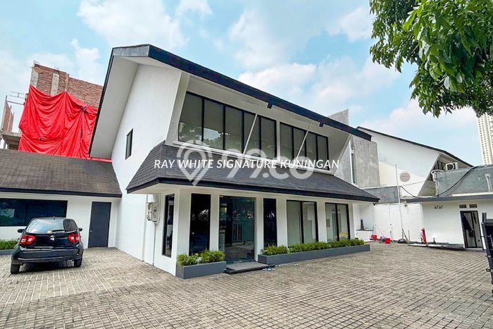 Hunian Mewah 3 KT / 3 KM untuk Disewa di Pakubuwono, Jakarta Selatan Hunian Mewah 3 KT / 3 KM untuk Disewa di Pakubuwono, Jakarta Selatan