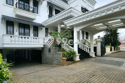 For Sale! Luxury House LT 730m2 Desain Modern di Kemang For Sale! Luxury House LT 730m2 Desain Modern di Kemang