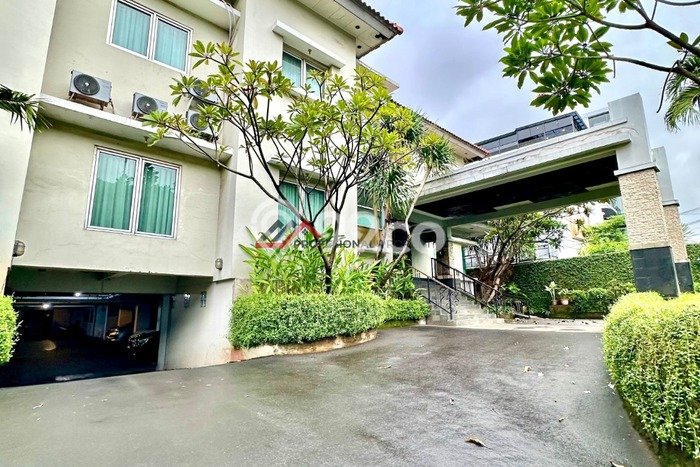 Hotel Kawasan , Luas 1400m2m², Mainroad, Lokasi Ramai Hotel Kawasan , Luas 1400m2m², Mainroad, Lokasi Ramai