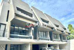 Ready to Use! Luxury House LT 99m2 Desain Elegan di Kemang Ready to Use! Luxury House LT 99m2 Desain Elegan di Kemang