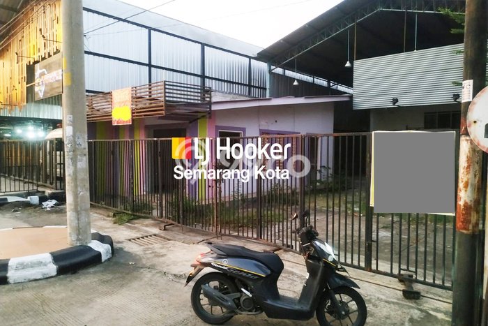 Ruko di Semarang Barat, Luas 320m², Pusat Komersial Ruko di Semarang Barat, Luas 320m², Pusat Komersial