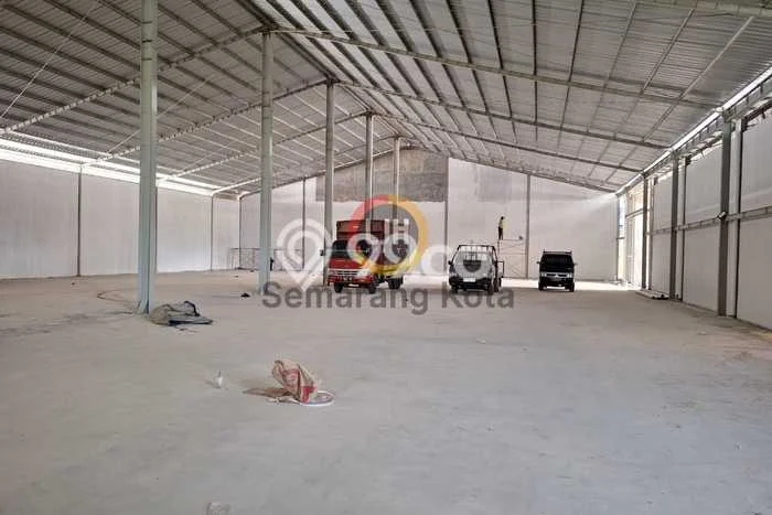 Unit Gudang disewakan di Bergas Semarang dengan LT 1400m2 / LB 1400m2 Unit Gudang disewakan di Bergas Semarang dengan LT 1400m2 / LB 1400m2
