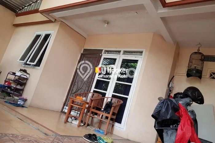 Rumah Strategis Modern Lb 100m2 di Semarang Barat, Semarang Rumah Strategis Modern Lb 100m2 di Semarang Barat, Semarang